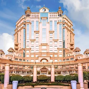 Swissotel Al Murooj Otel